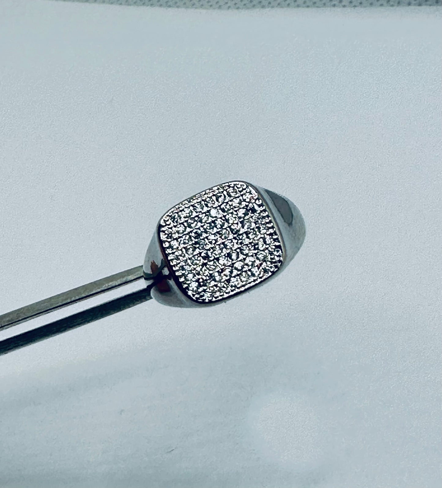 Anello Chevalier Quadrato acciaio e Zirconi