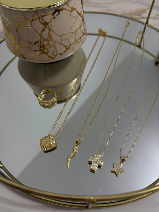 Collana con Corno zirconato Dorata